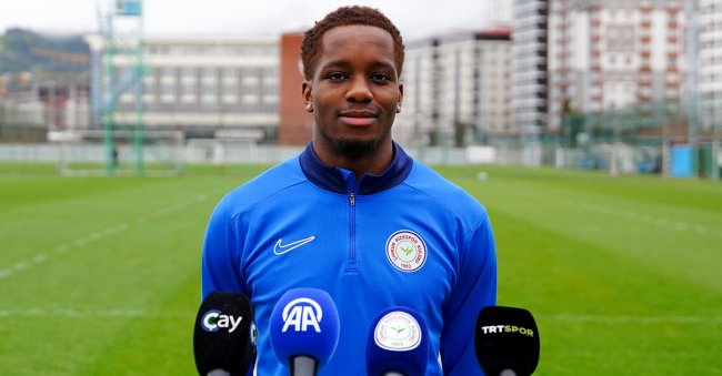 Adedire Mebude düzenlenen basın toplantısında medya mensuplarının sorularını yanıtladı.